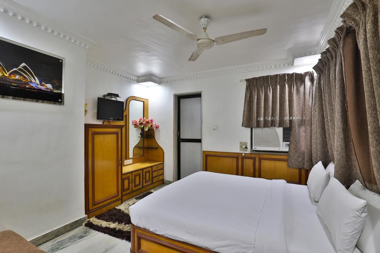 Hotel Midtown Surat Esterno foto