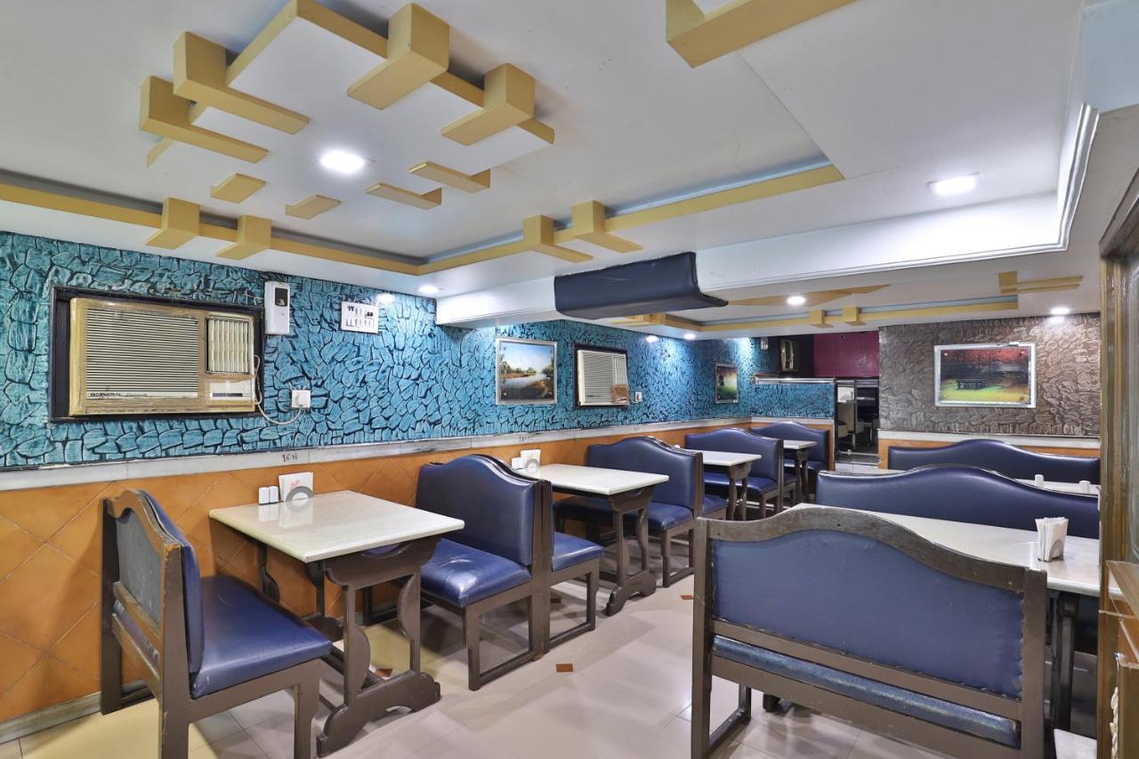 Hotel Midtown Surat Esterno foto