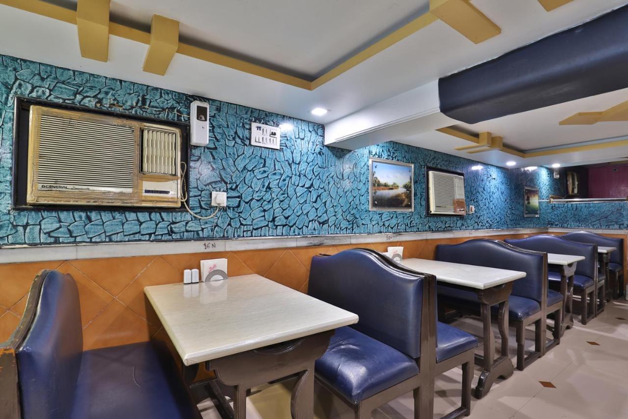 Hotel Midtown Surat Esterno foto