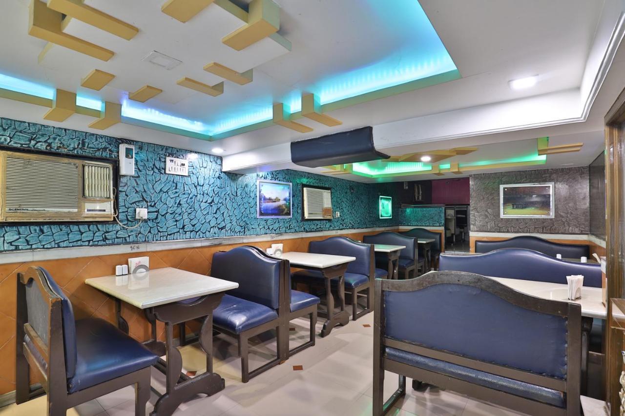 Hotel Midtown Surat Esterno foto