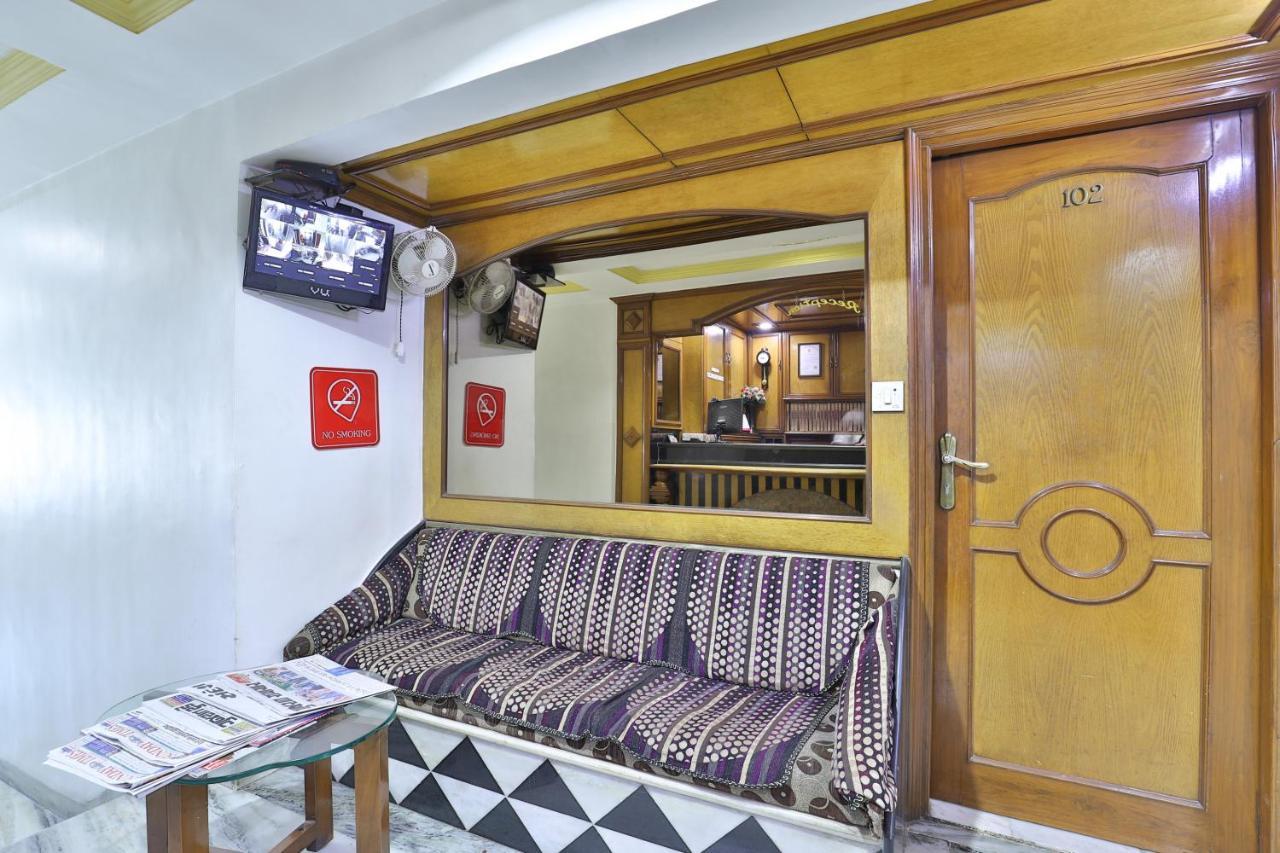 Hotel Midtown Surat Esterno foto