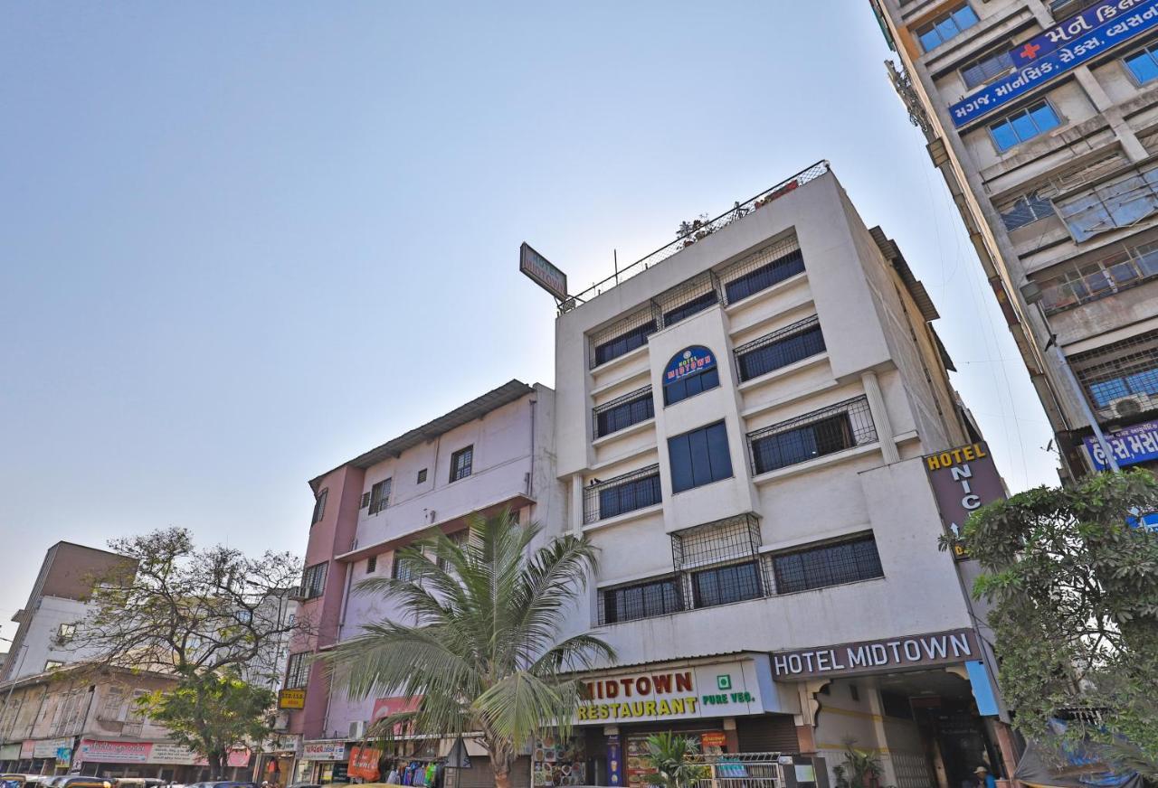 Hotel Midtown Surat Esterno foto