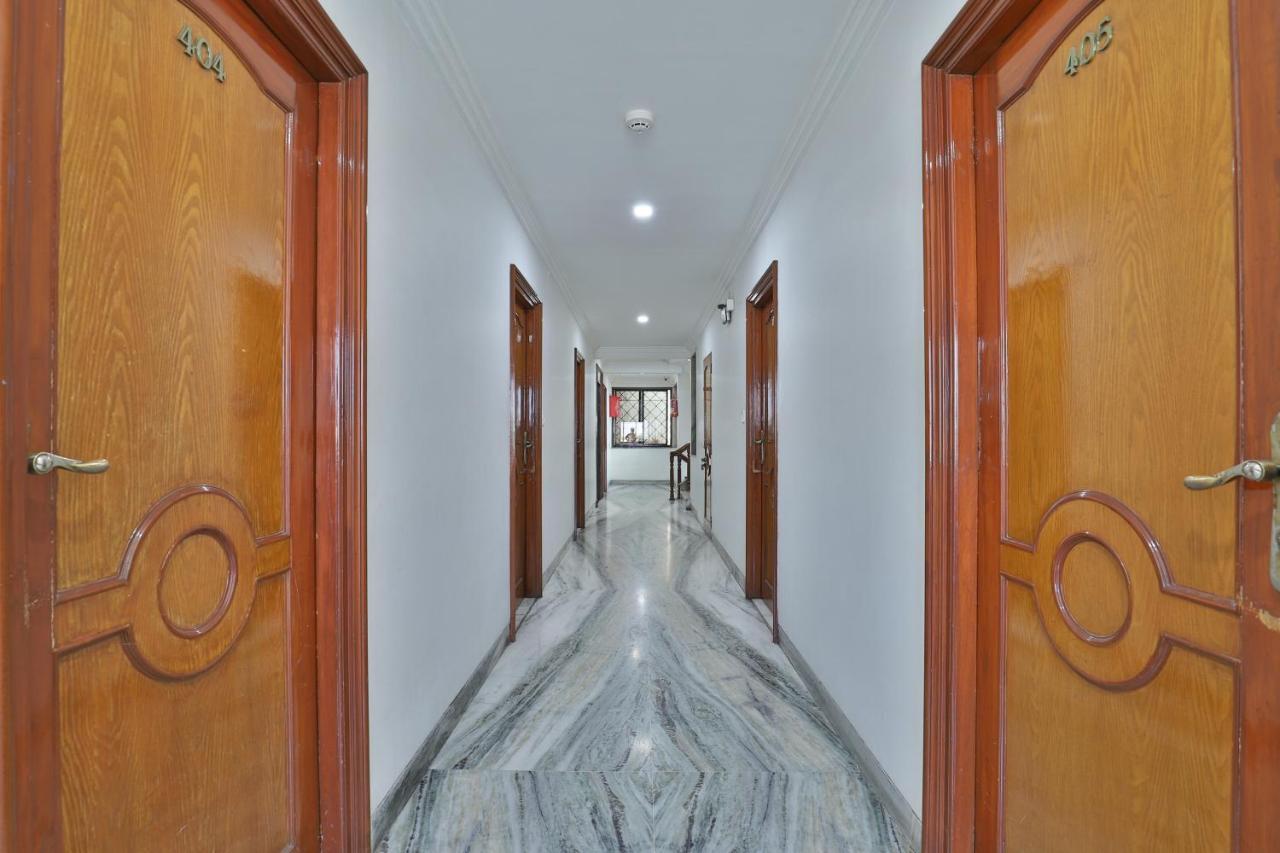 Hotel Midtown Surat Esterno foto